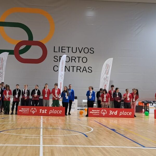 Reinis Putilovs izcīna 1. un 3. vietu peldēšanā Speciālās olimpiādes Baltijas spēlēs