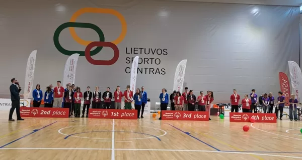 Reinis Putilovs izcīna 1. un 3. vietu peldēšanā Speciālās olimpiādes Baltijas spēlēs